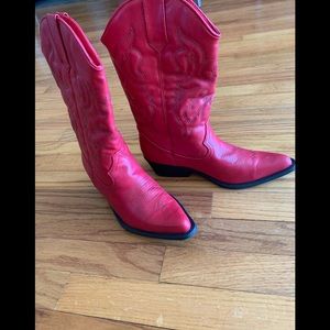 Women’s Red Western Boots!